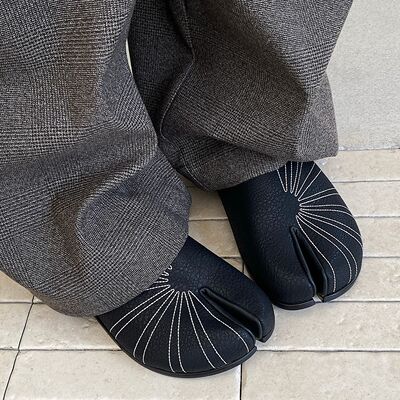 原创真皮分趾刺绣一脚蹬勃肯鞋