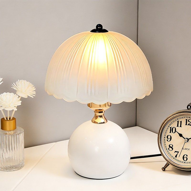 创意奶油风水母台灯轻奢高级感卧室床头灯插电式温馨浪漫氛围夜灯