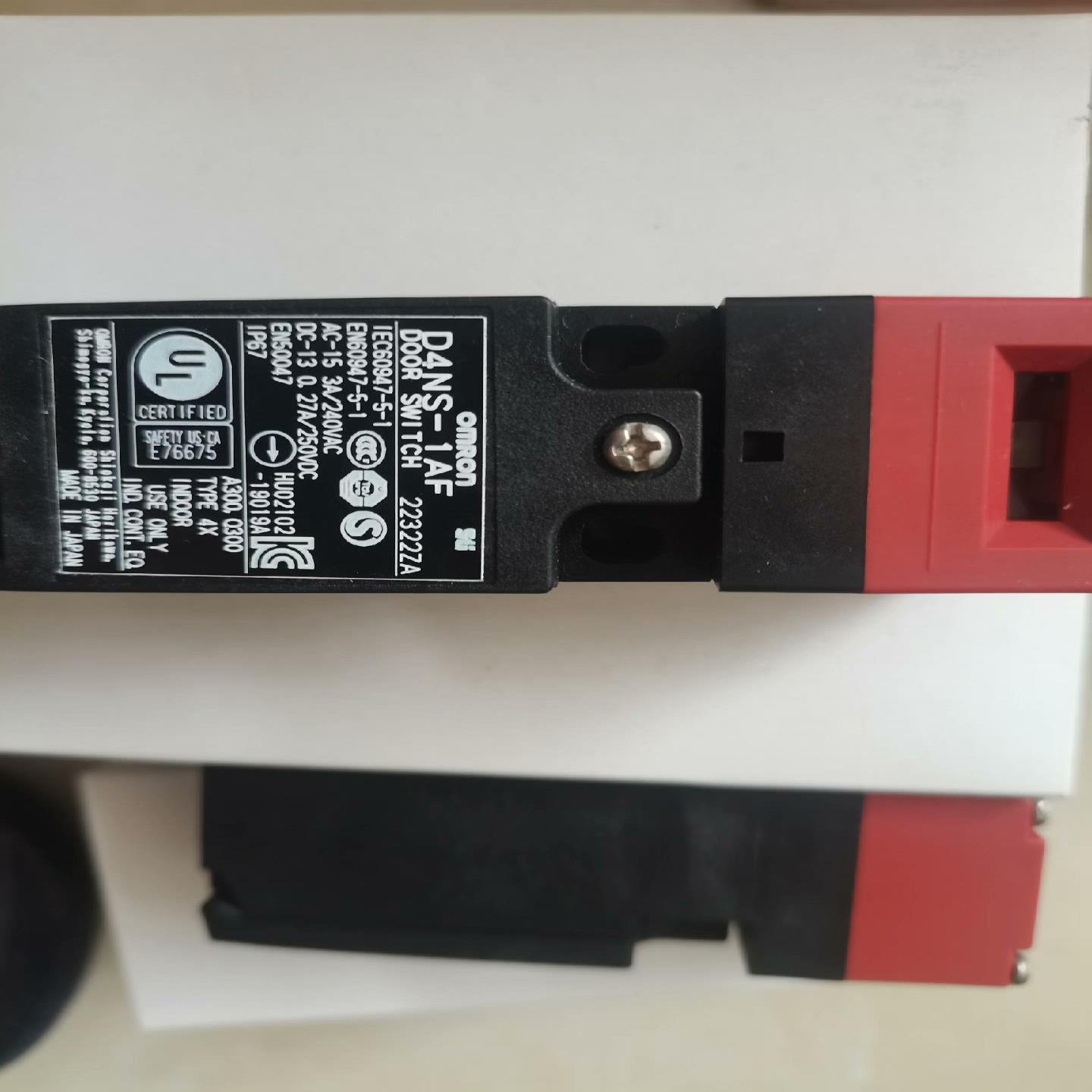 D4NS-1AF型号10件，2件没有装盒，保证全新的正品，议价