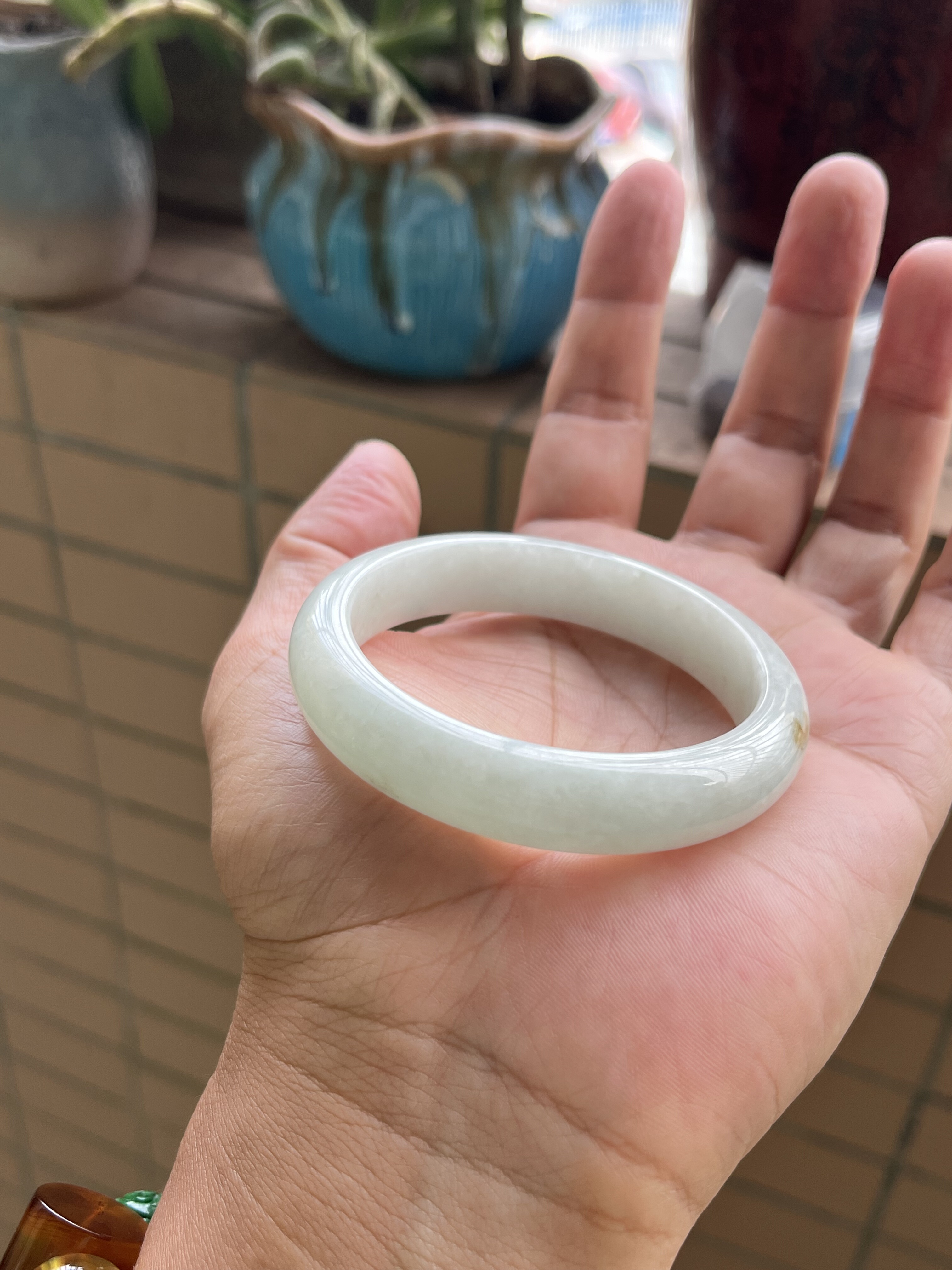 0925-1167天然A货翡翠54-12-7.6淡绿底水润带黄轻微石纹