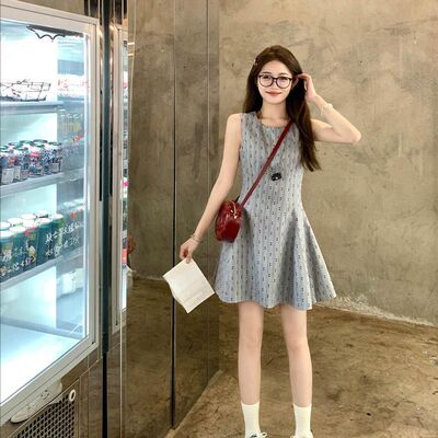 可爱超仙气质灰色收腰小香风裙子学院短款圆领夏季无袖简约连衣裙