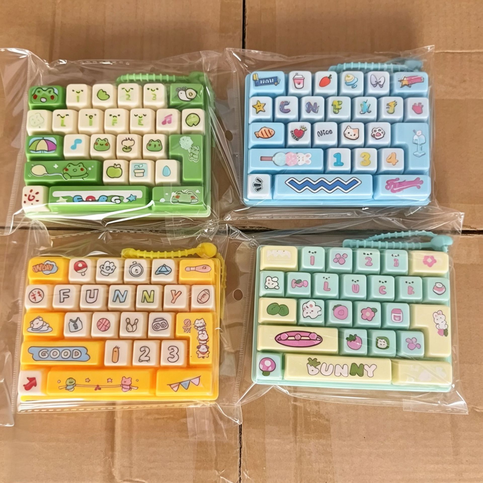 跨境26键解压键盘玩具钥匙扣挂件图片