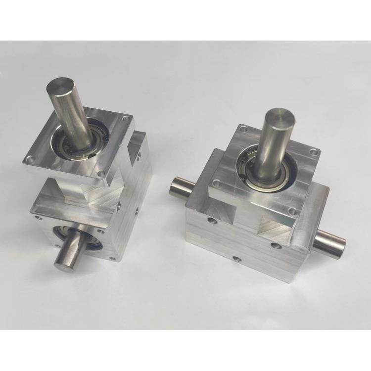 小型转角器1：1螺旋伞齿轮轴12mm同向双输出轴90度差速总成齿轮箱