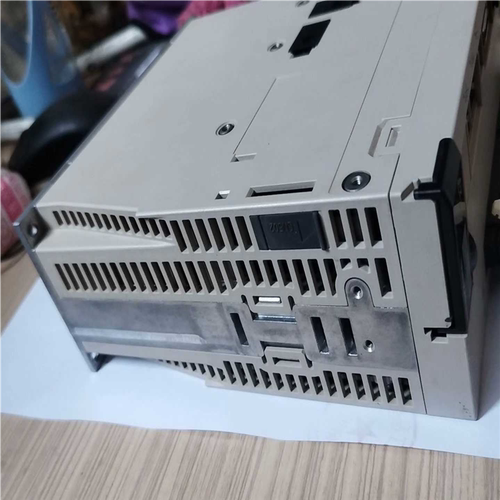 原装拆机安川7系伺服驱动器 SGD7S-5R5A30B202~议价