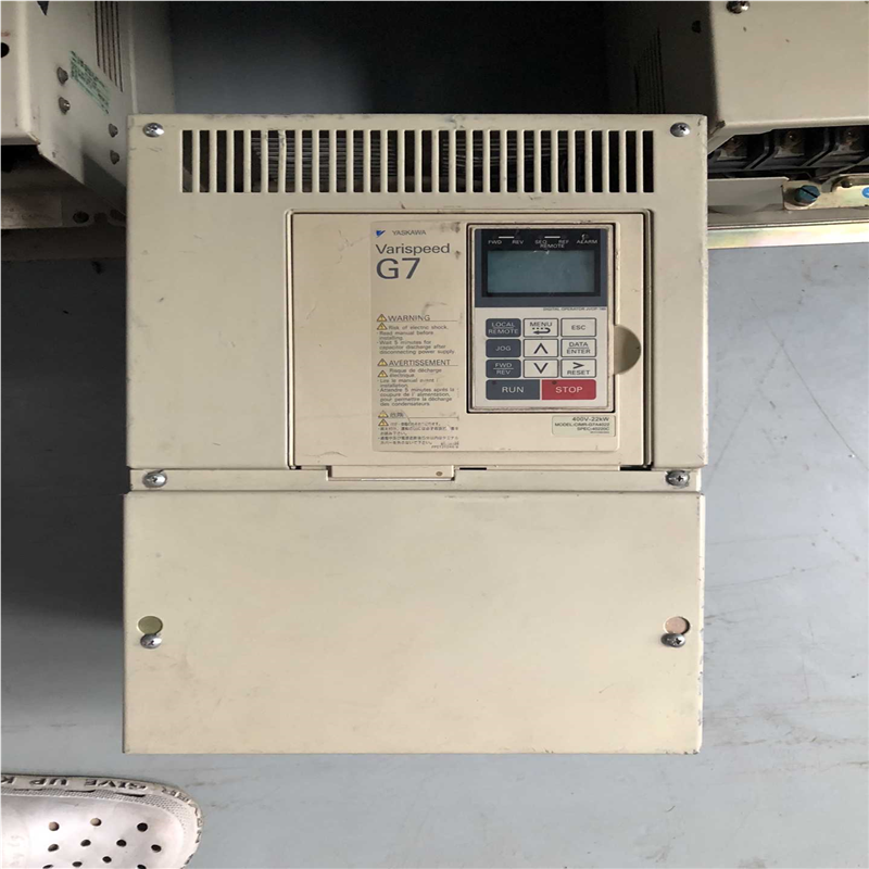 安川G7系列22KW变频器CIMR- G7A4022(崽崽配件）
