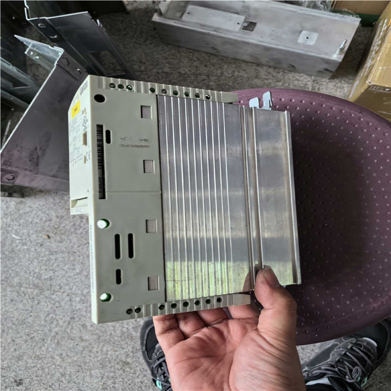 议~e82ev551-2b 99新伦茨变频器e82ev 8200