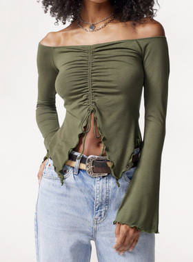 Horn sleeve off shoulder long sleeved T-shirt喇叭袖长袖T恤