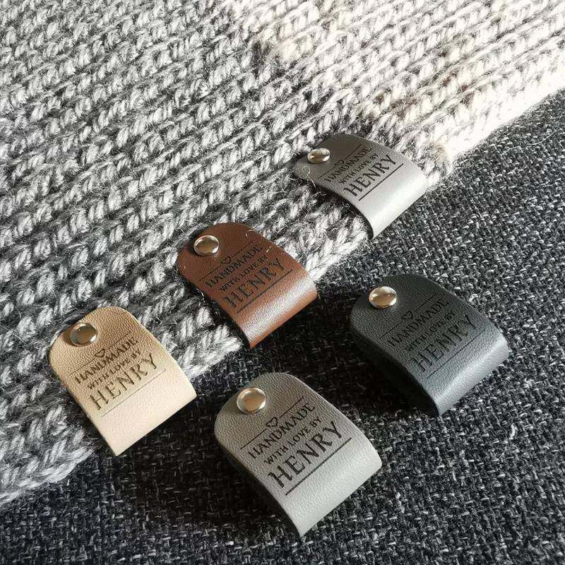 个性化韩版毛衣针织帽pu皮革标签可激光logo标签手工材质铆钉标签,服饰配件/皮带/帽子/围巾,其他配件,淘宝优惠券,粉丝福利购,淘宝优惠卷