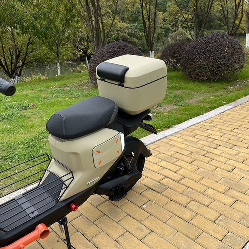 适用小牛电动车U2后备箱2r022新款QUI+尾箱F2S增容储物箱改装配件