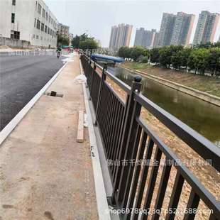 110cm黑色防护栏 现代简约铝合金防腐生锈立柱杆扶马路市政防护栏