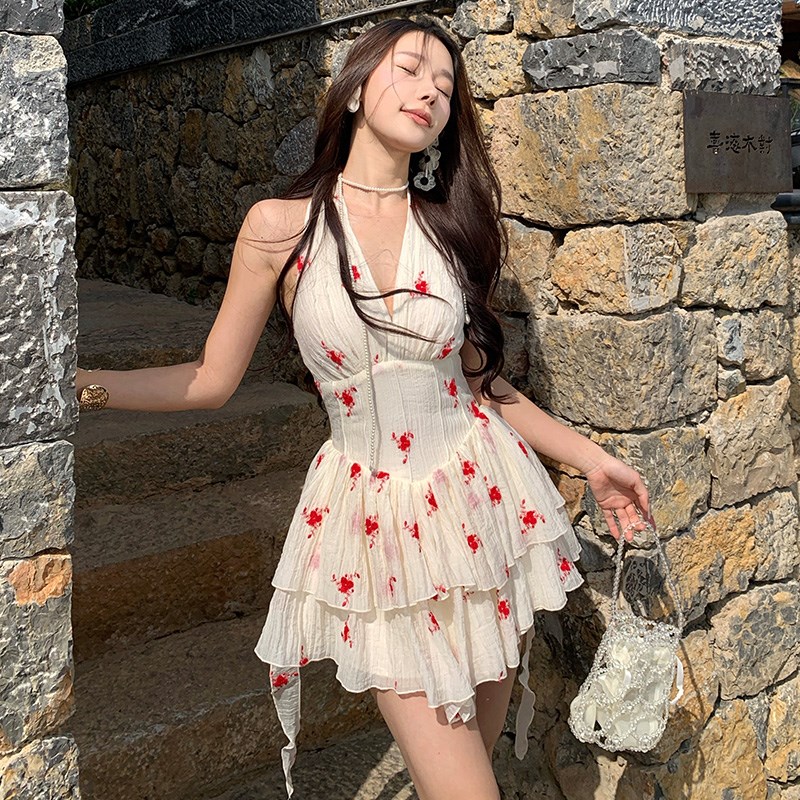 速发法甜纯蓬风挂脖碎花连衣裙夏季收腰蓬欲短裙又式又辣裙子