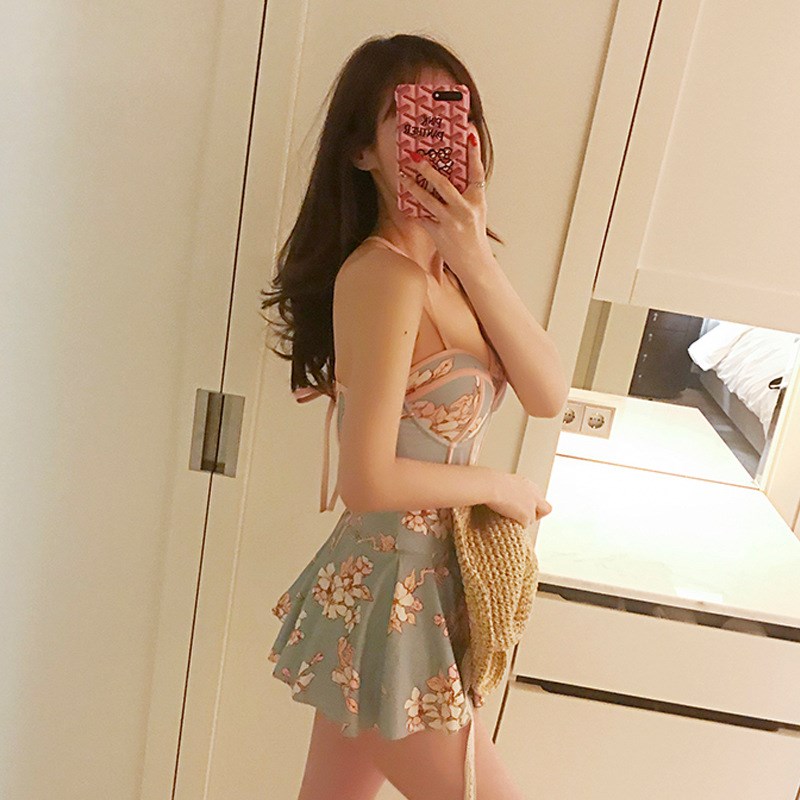 速发裙式连体挂脖露背花印小胸聚拢保守泳肚温泉遮装