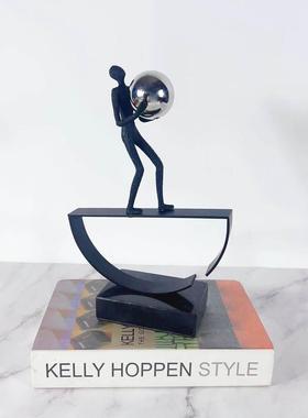 2445创美金式现意代杂技运动人物品属摆件展厅办公室书柜桌面工艺