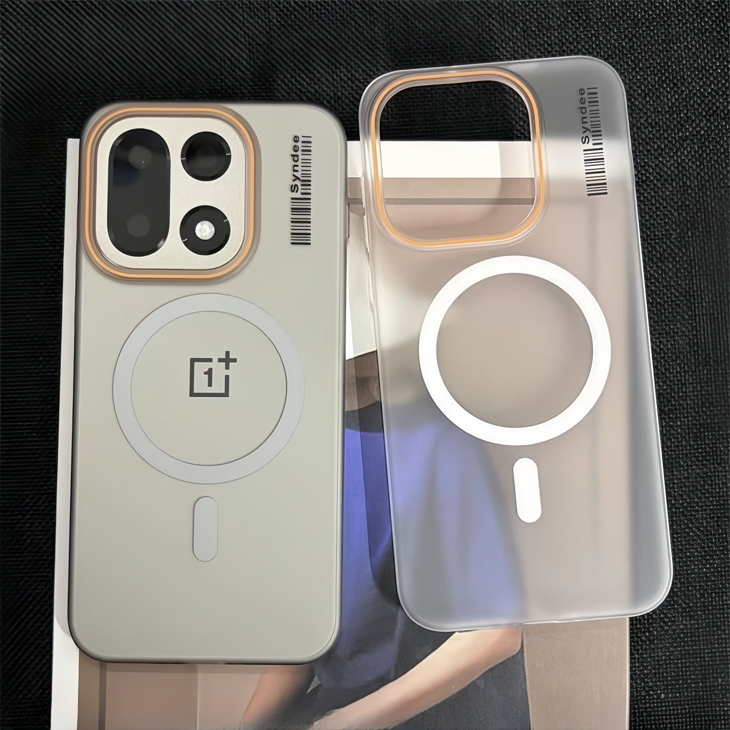 适用一加15肤感磨砂防指纹磁吸壳