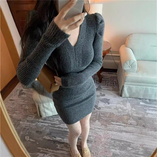 FAshi 秋冬季复古小个子V领修身打底针织连衣裙女内搭毛衣包臀裙