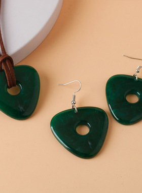 动漫电影周边鬼妈妈看到石项链吊坠祖母绿耳环万圣节饰品