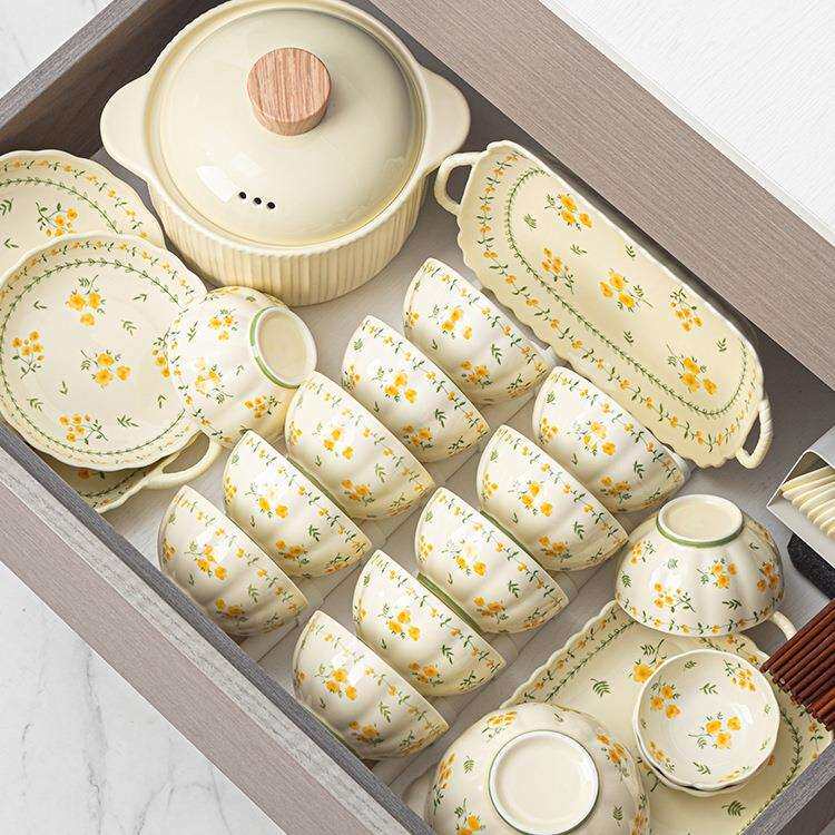 碗碟套装2025新款陶瓷餐具家用送礼高颜值釉下彩碗盘碗筷组合乔迁