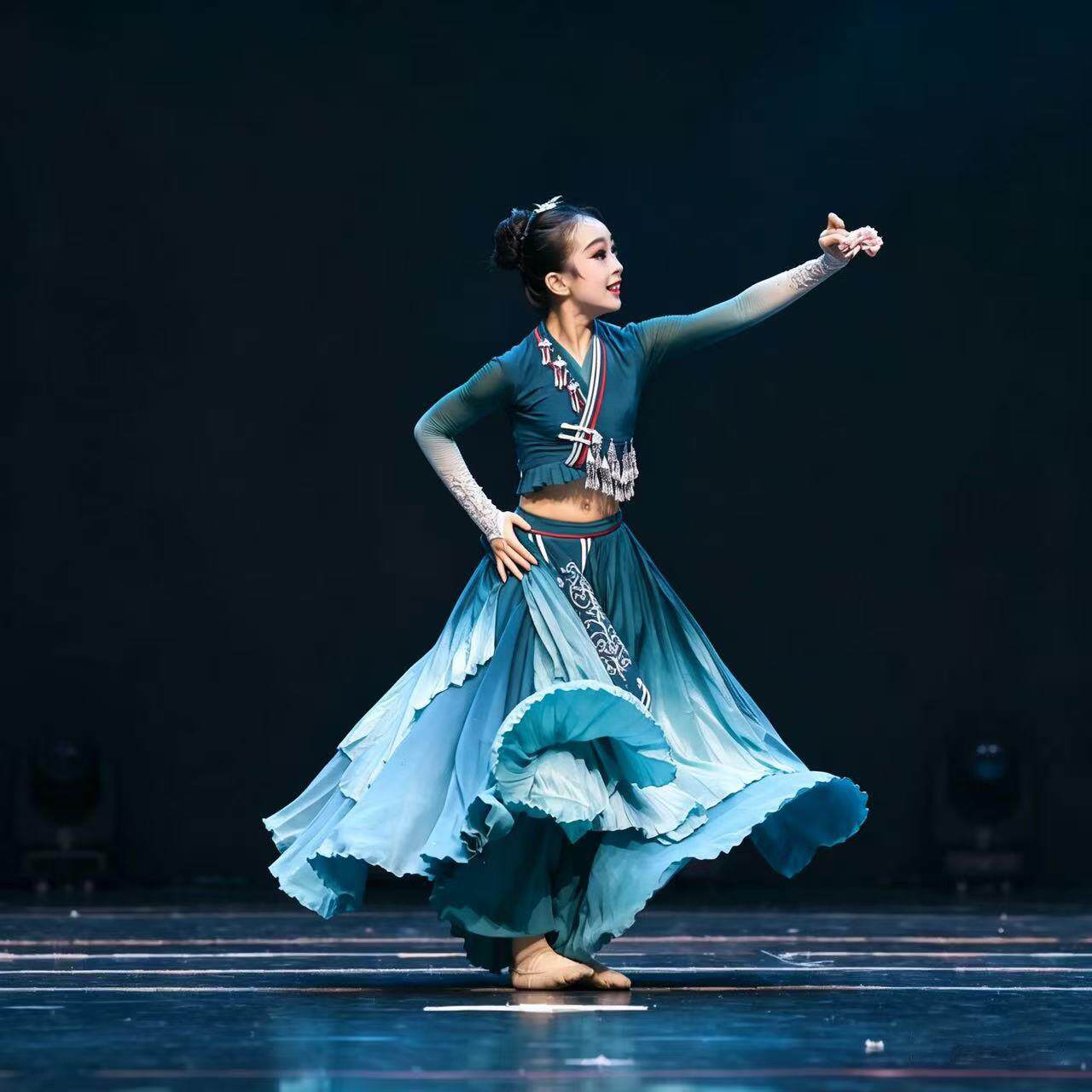 儿童苗族独舞剧目服花儿民族舞台服装艺考桃李杯女童演出表演服装