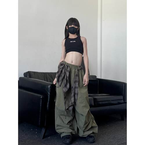 2025春秋新款童装潮酷男女儿童宽松休闲裤格子腰封爵士舞伞兵裤