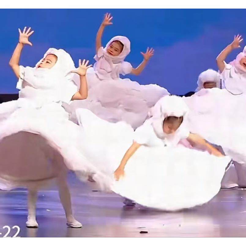 在灿烂的阳光下舞蹈演出服白云表演服男童女童开场舞舞蹈服定制款