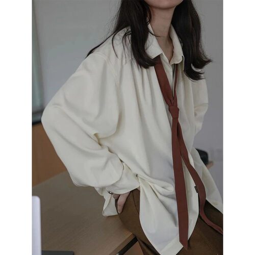 Long sleeved loose collared shirt women 女式长袖宽松翻领衬衫