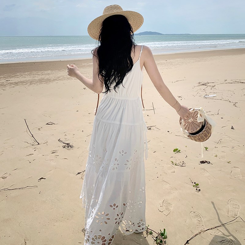 速发超仙重工绣花镂空白色吊带裙款连夏季新衣法式V领度假长裙