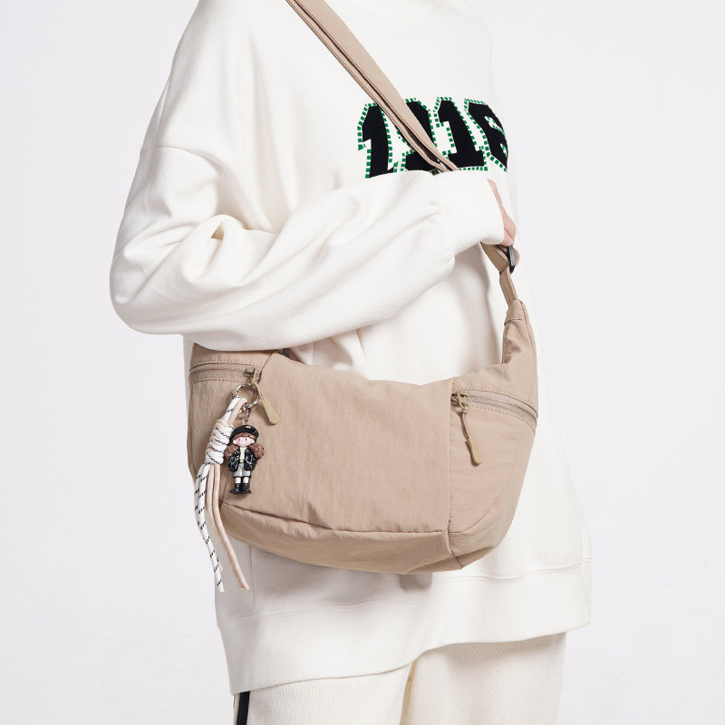 新款多口袋轻便包通勤休闲饺子包运动百搭半月包单肩斜挎牛角包