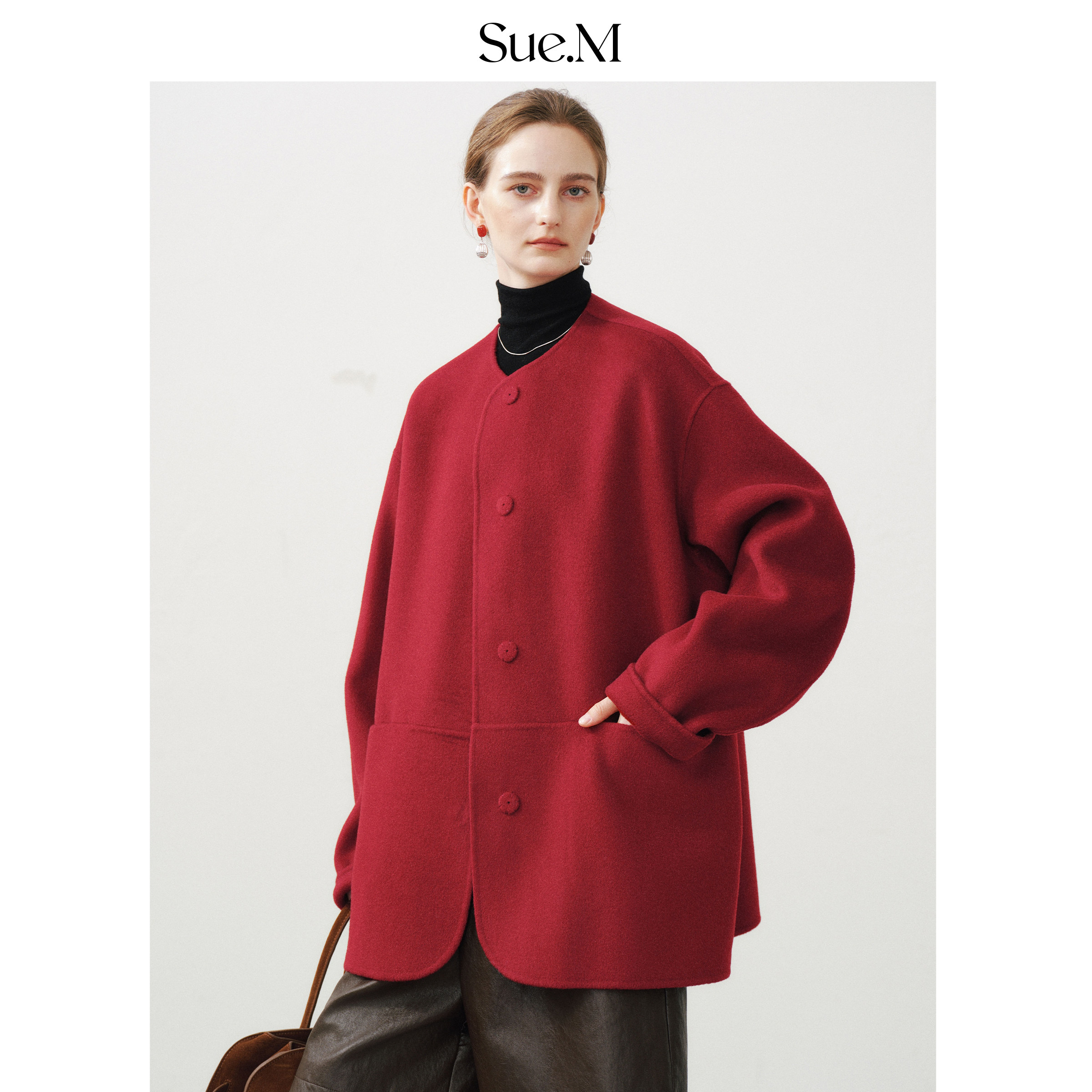 Sue.M 新年战袍微落肩大红色呢子大衣25冬羊毛羊绒结婚毛呢外套女