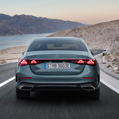 奔驰C/E贯穿尾灯替换安装