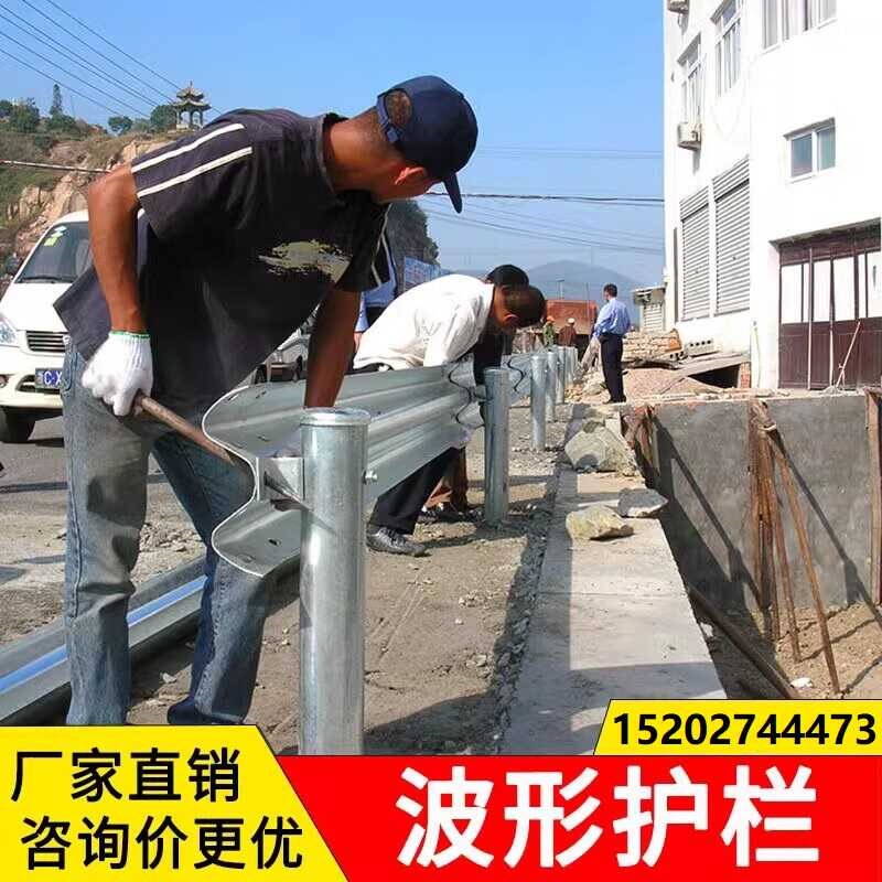 现货速发湖北乡村道路波形护栏板热镀锌喷塑防撞隔离栏三波双波