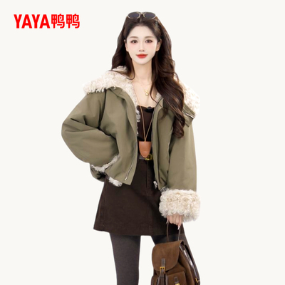 YAYA鸭鸭2025冬季新款羽绒服女羊卷毛毛领气质设计感休闲派克外套