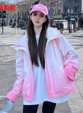 YAYA鸭鸭2026春季新品时尚休闲短款冲锋衣户外三防连帽宽松外套女