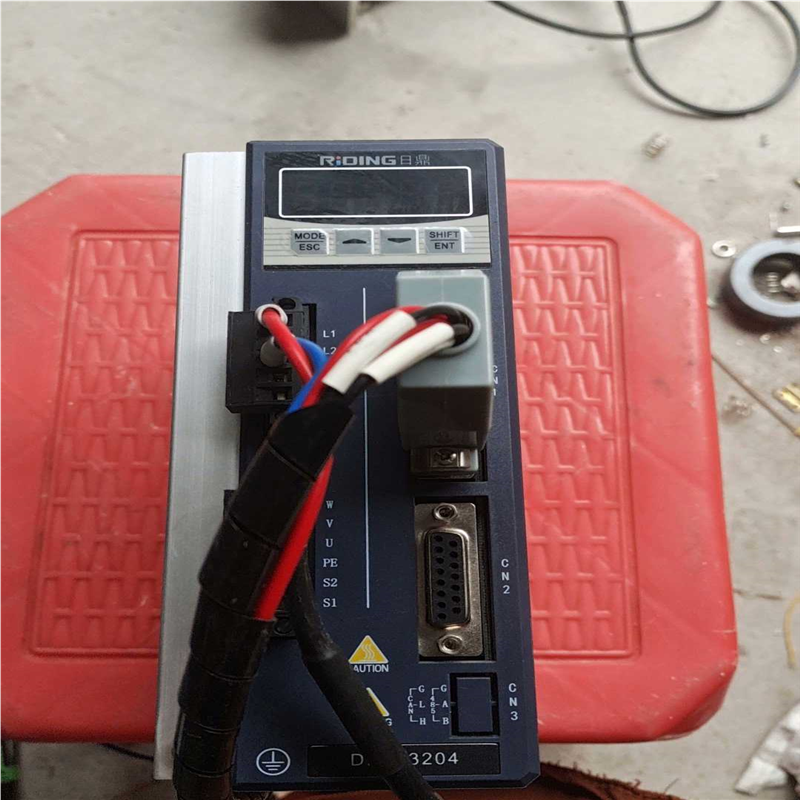 日鼎伺服驱动器电机 DHE3204-VT(PR) ，单相22（咳咳电子）