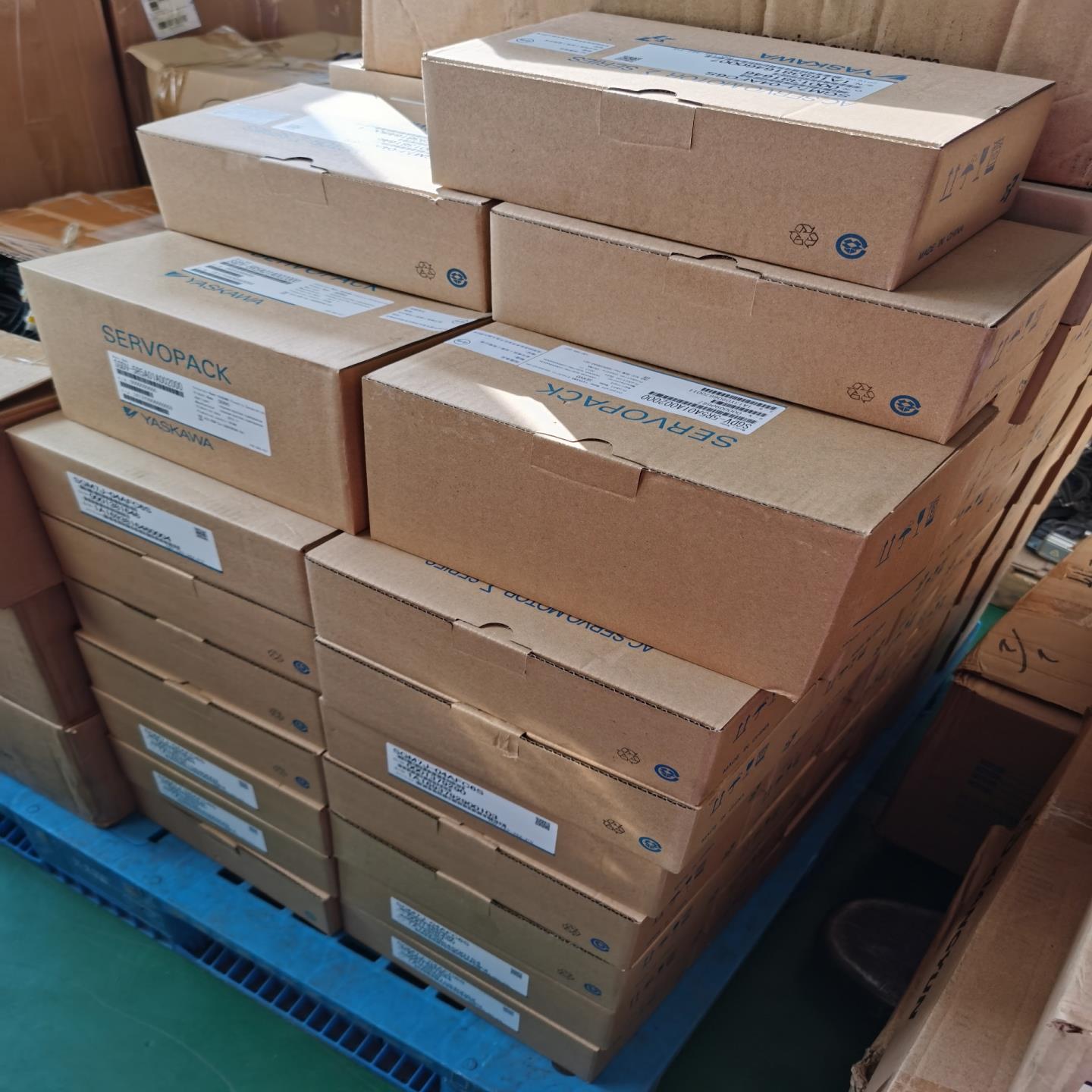 安川7系SGM7J-04AFC6S 400W电机。可配二(崽崽配件）