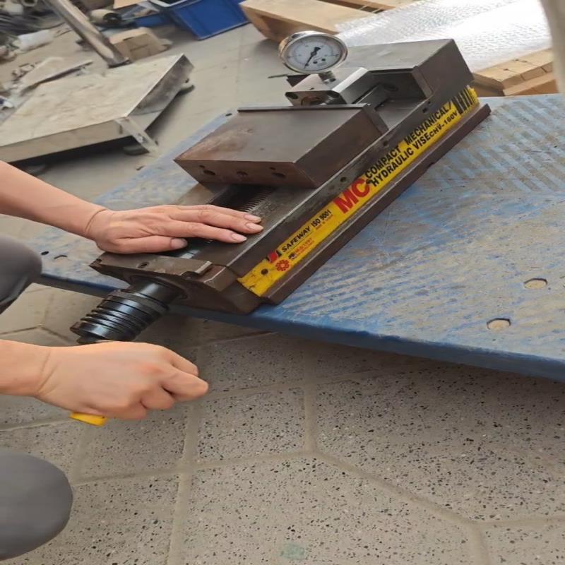 询价~台湾协威SAFEWAY 六寸液压倍力虎钳CHV-160台