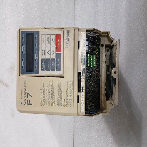 安川F7变频器CIMR-F7A22P2，2.2KW 220V（耶耶电子）