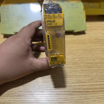 （议价）0103，皮尔磁PILZ安全继电器，PNOZs3，全新原