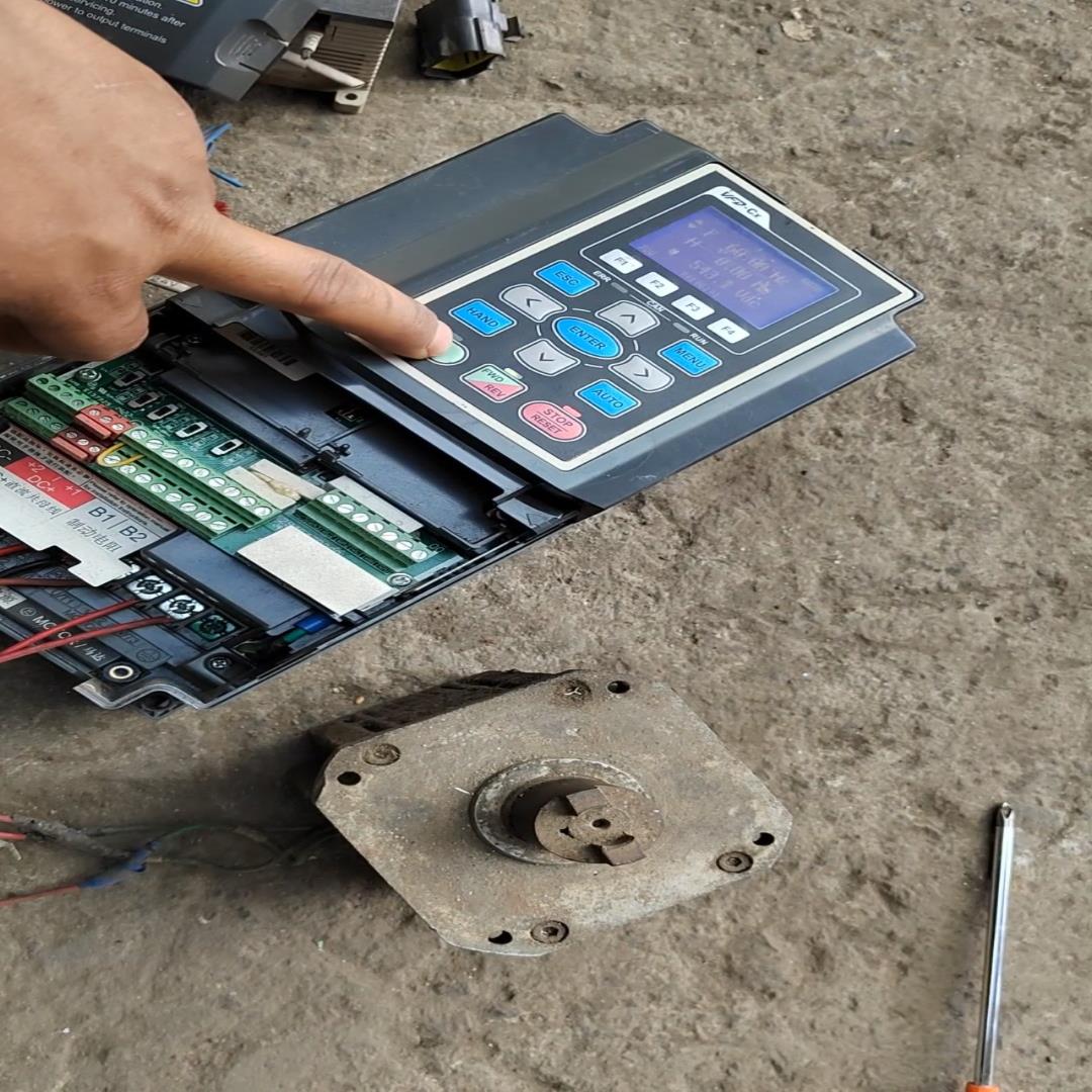 台达CP2000系列VFD037CP43B-21变频器，（憨憨电子）