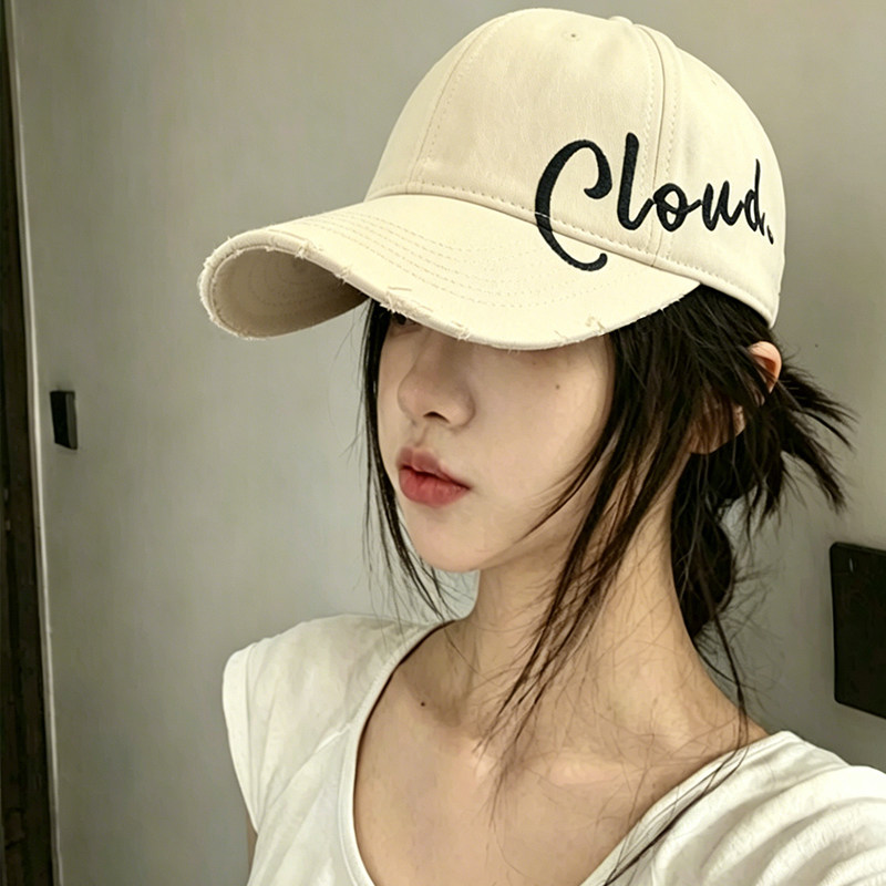 白色字母刺绣鸭舌帽女夏季硬顶大头潮流加深大檐遮阳防晒棒球帽子