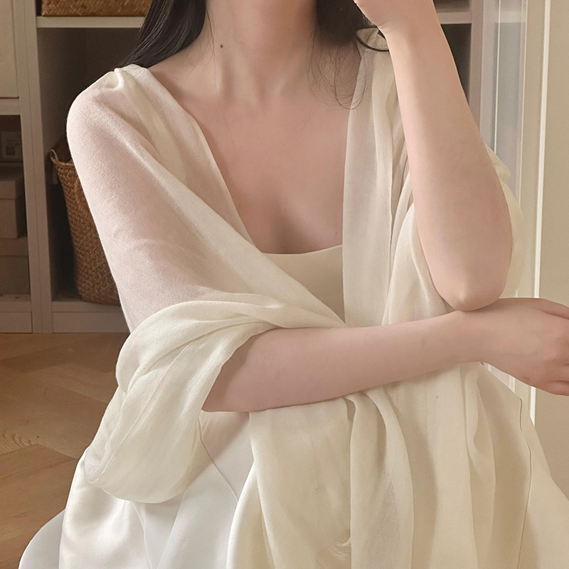 白色夏季薄款防晒披肩女外搭配裙子棉麻薄纱新疆旅游套头丝巾头巾