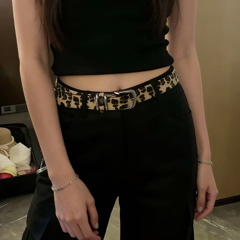 复古棕色豹纹皮带女2026年新款简约百搭牛仔裤带潮流时尚腰带装饰