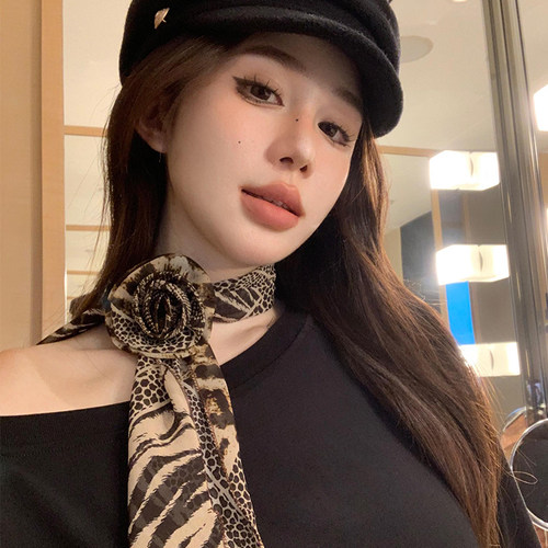 复古辣妹豹纹丝巾女2025新款高级氛围感系脖纯欲长条领巾飘带围巾