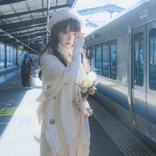 白色森系斗篷披肩百搭流苏毛衣