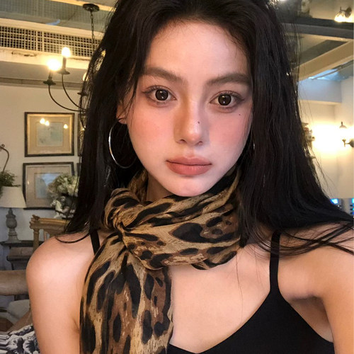复古辣妹风豹纹丝巾女2025新款高级感性感纯欲风系脖领巾薄款围巾