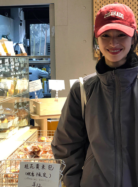 字母红色棒球帽女帽子大头围显脸小大帽檐加大加深软顶鸭舌帽春夏