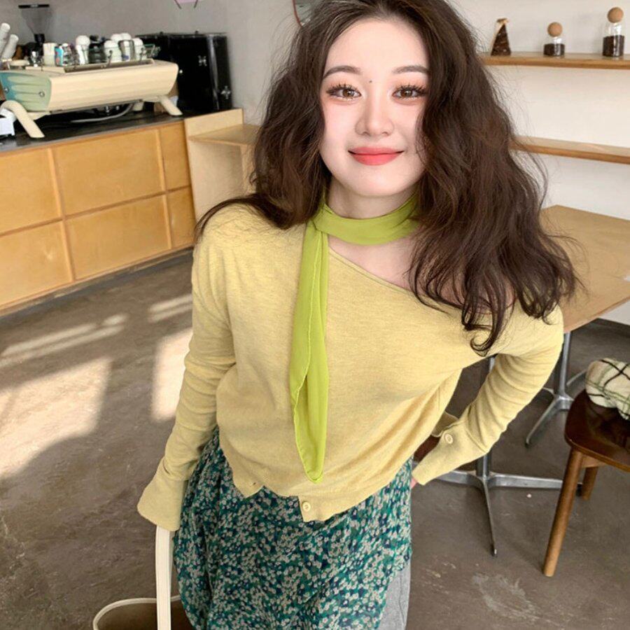 早春牛油果绿色丝巾女2026新款系脖高级感温柔显白长条薄款飘带