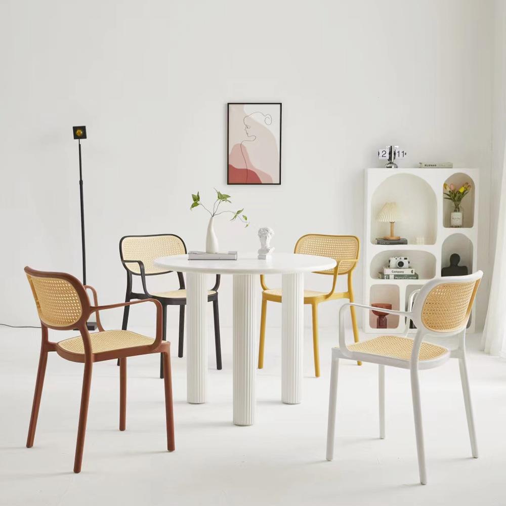 现代简约带扶手靠背椅子家用餐椅北欧户外塑料凳子极简加厚休闲椅