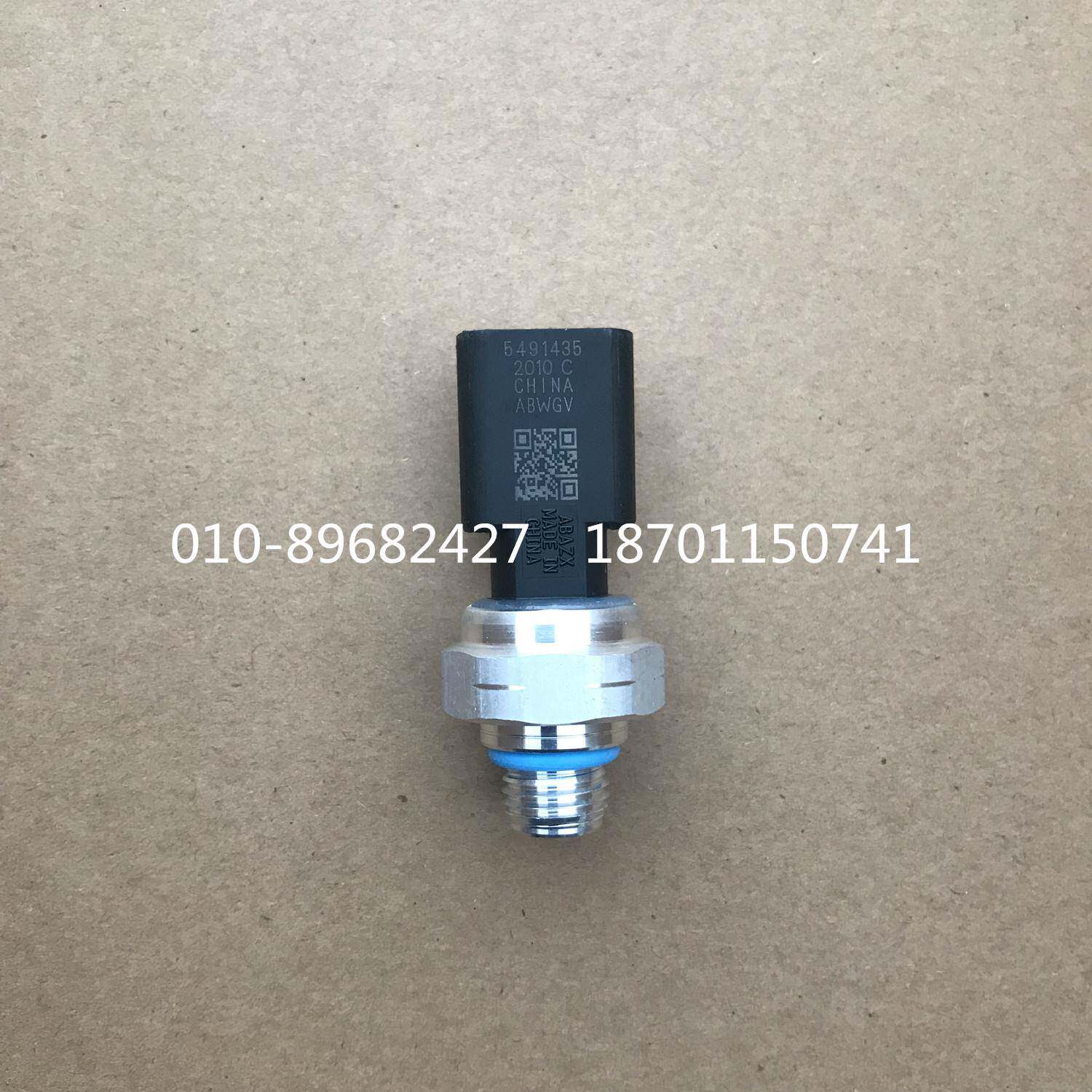 适用于戴姆勒欧曼汽车ETX福康机油压力传感器GTL发动机感应塞EST