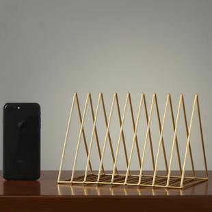 速发简约铁艺三角书架杂志报刊架客厅书房桌面收纳装饰置书架物立