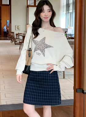 露肩松弛感豹纹五角星铆钉长袖毛衣女秋冬宽松显瘦打底针织衫上衣